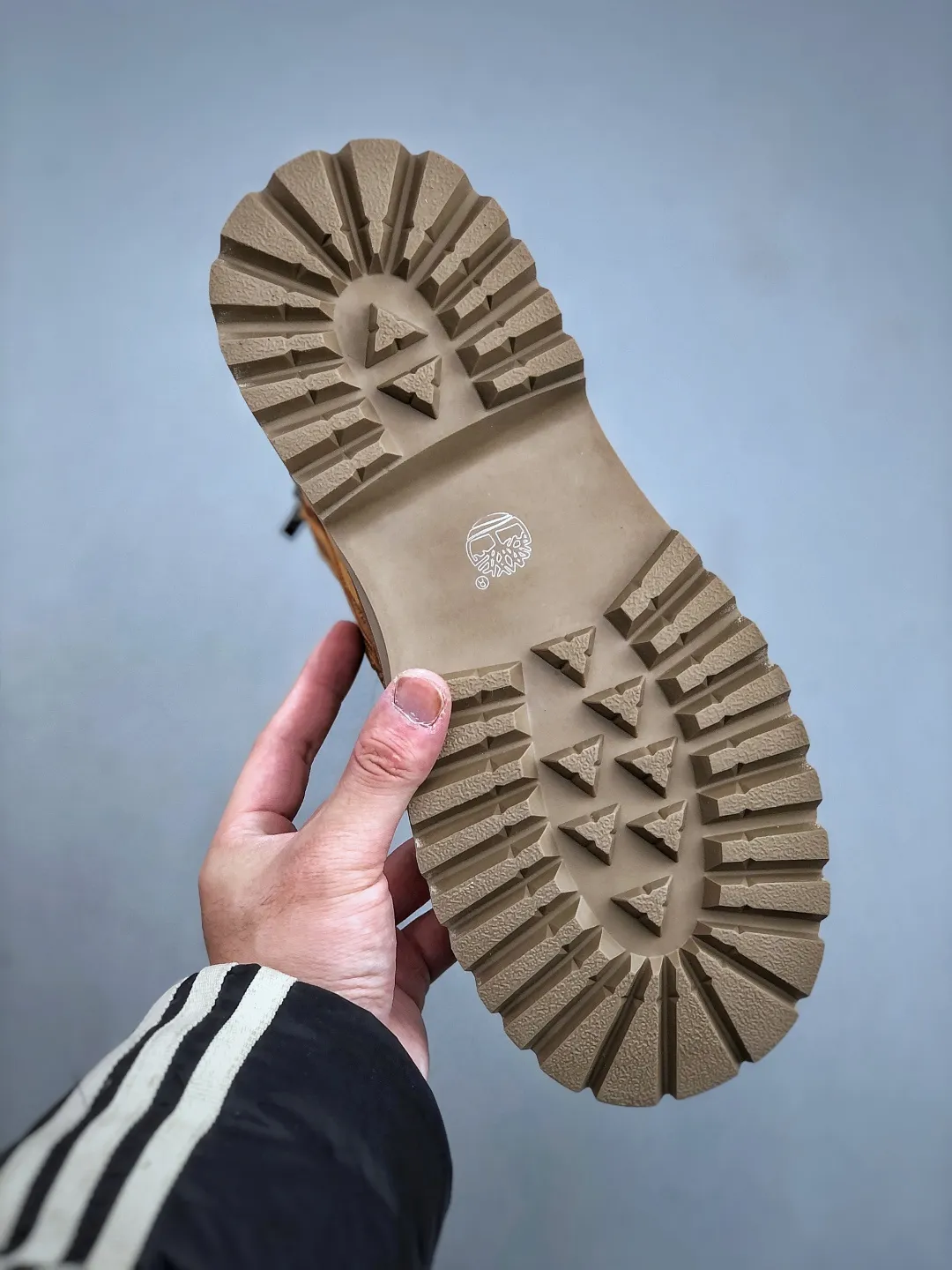 Local 💰640 supports store opening new goods 🚀 #Timberland Timberland/Timberland new autumn and winter products essential outdoor leisure rhubarb boots series for autumn and winter #Guangdong Dachang quality original box original packaging fashion trend matching fabrics made of Italian 🇮🇹 top matte fine-grained cowhide lightweight outsole with anti-odor and anti-corrosion genuine leather latex insoles from outsole to hardware are made from OEM raw materials Same as the original Goodyear's never-opening glue process. Good products don't kill pigs. The quality of the first order is strictly controlled. Exclusively released on the entire network. The quality is beyond doubt. The full set of official website unified packaging gives you a perfect wearing experience. The quality is exquisite and durable. A must-have for sportsmen. Specializes in not looking handsome. High-quality feet feel first-class. This winter, it is specially used for outdoor cold protection. Daily casual matching. Size: 38-44 (leather shoe size)